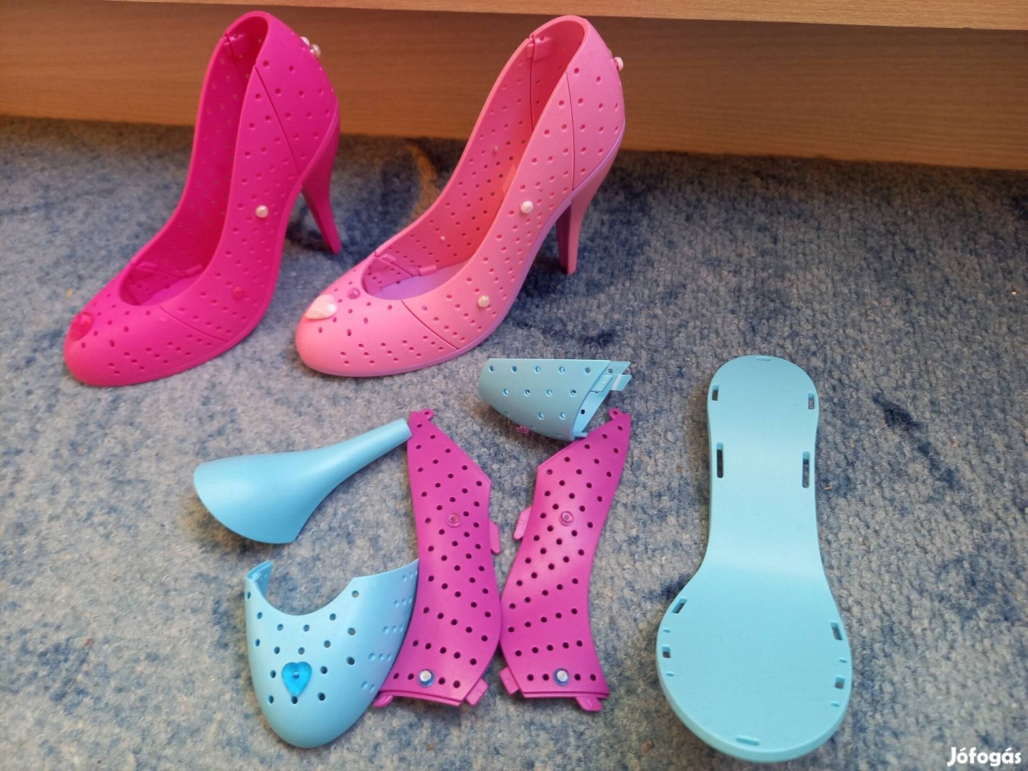 Műanyag puzzle magassarkú cipők szép állapotban 3db egyben 13cm 
