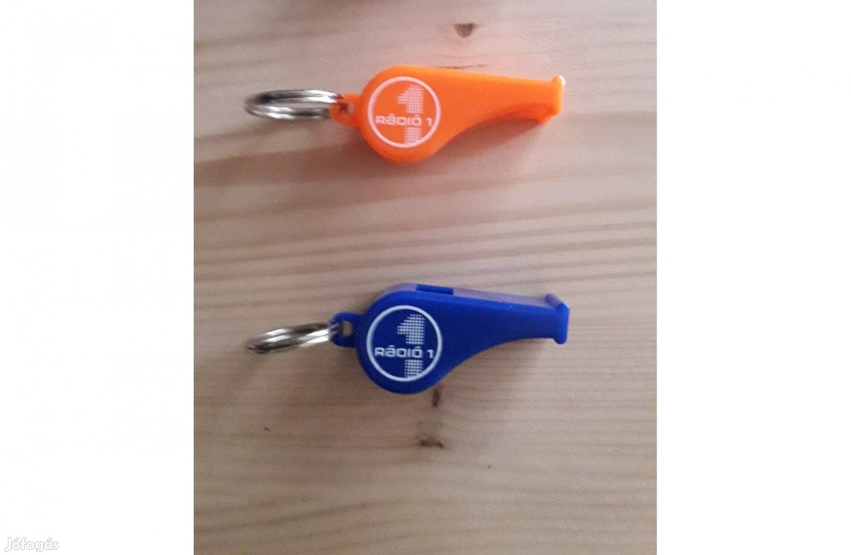 Műanyag síp kulcstartó kék narancssárga új ár/db