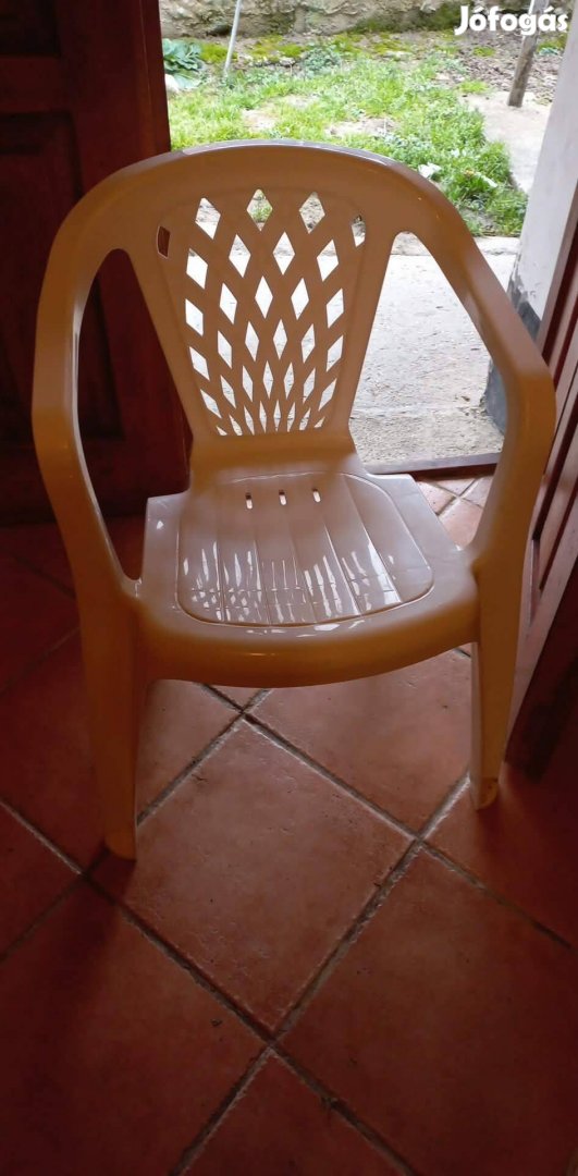 Műanyag szék