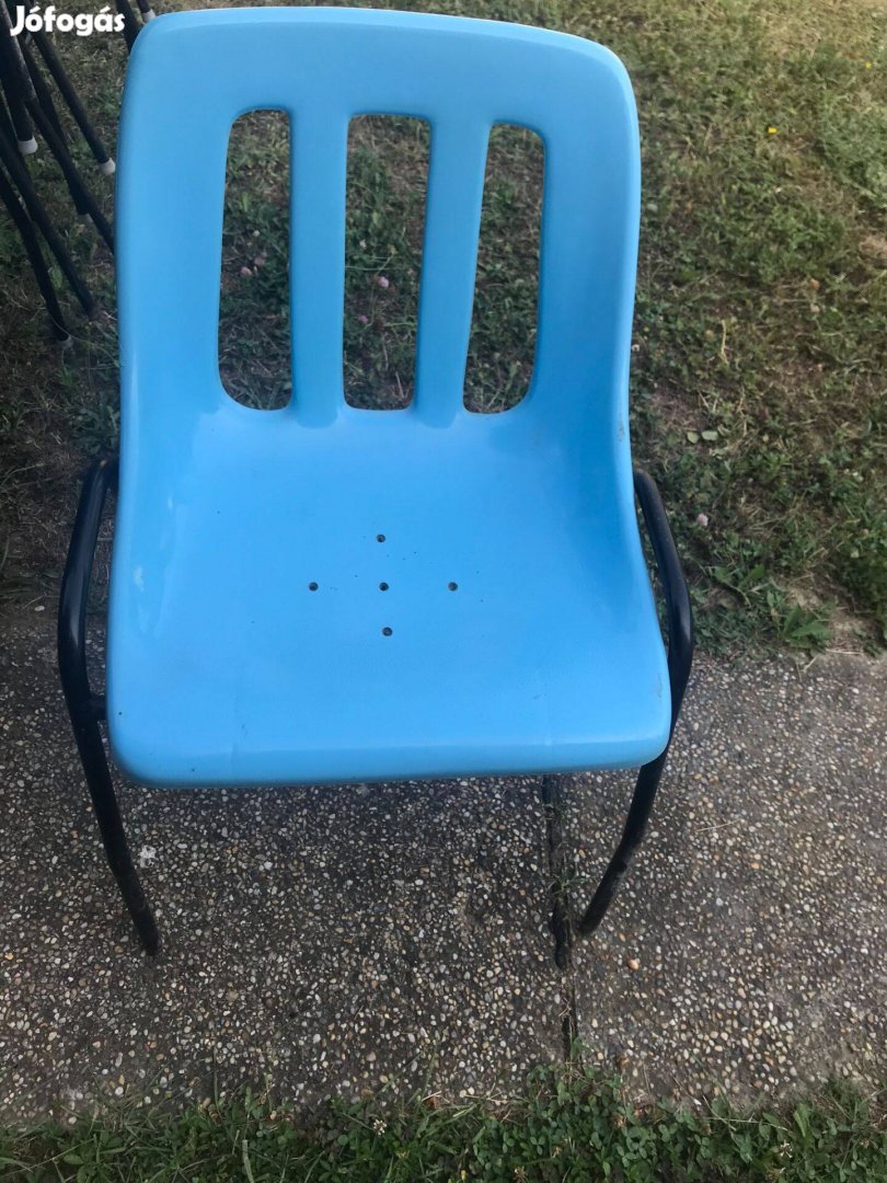 Műanyag székek eladók Zalaegerszegen!