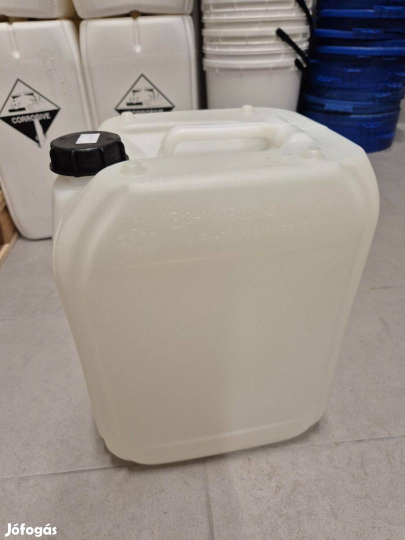 Műanyag tiszta kannák ingyen elvihetőek