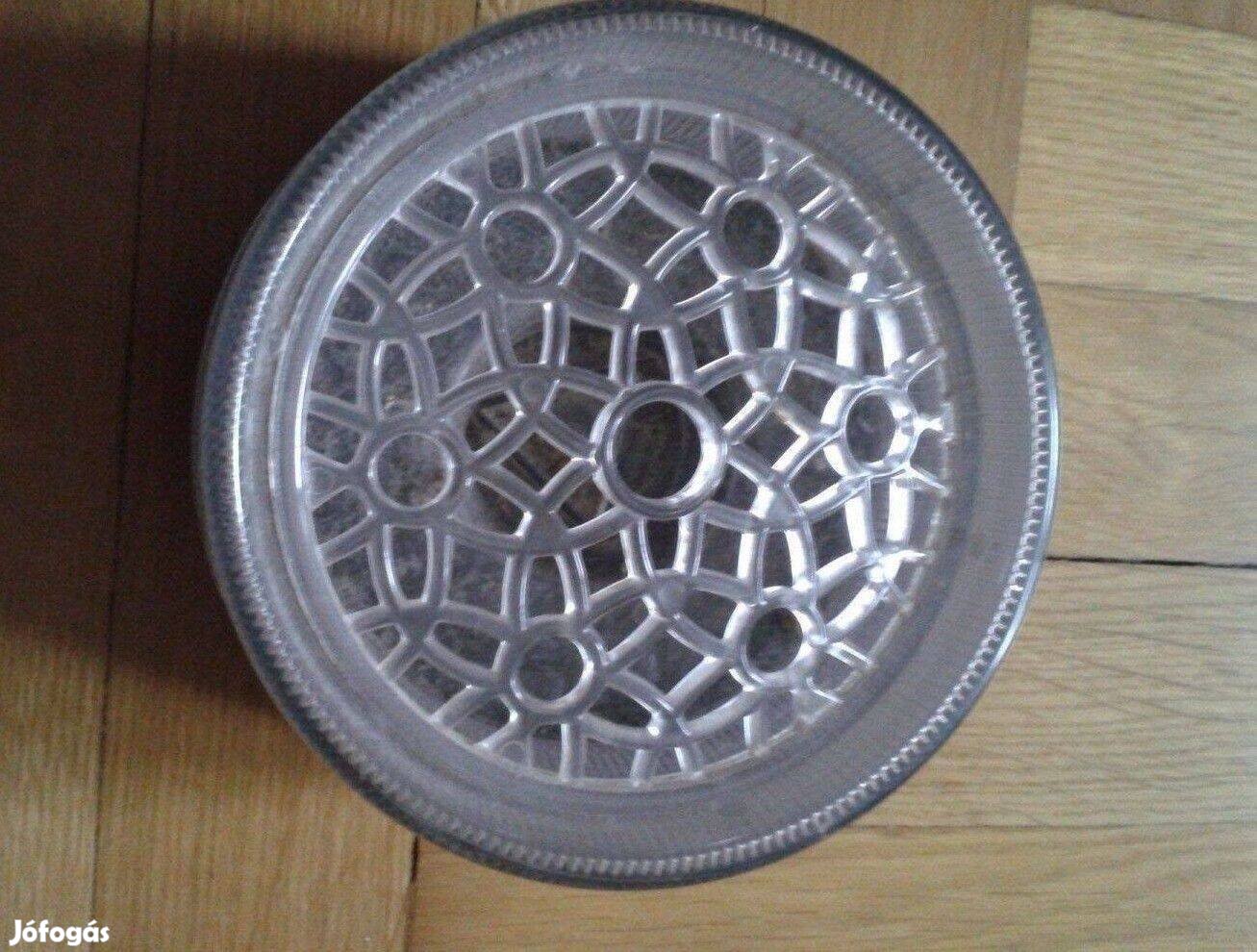 Műanyag vágott virág tartó