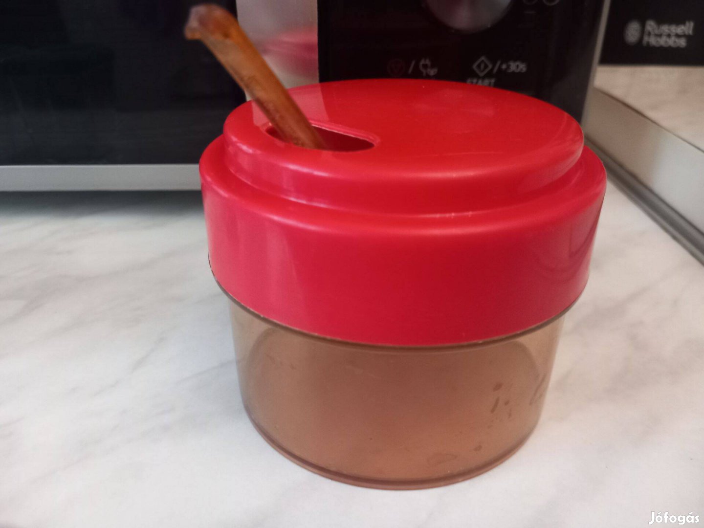 Műanyagdoboz cukortartó kiskanállal eladó