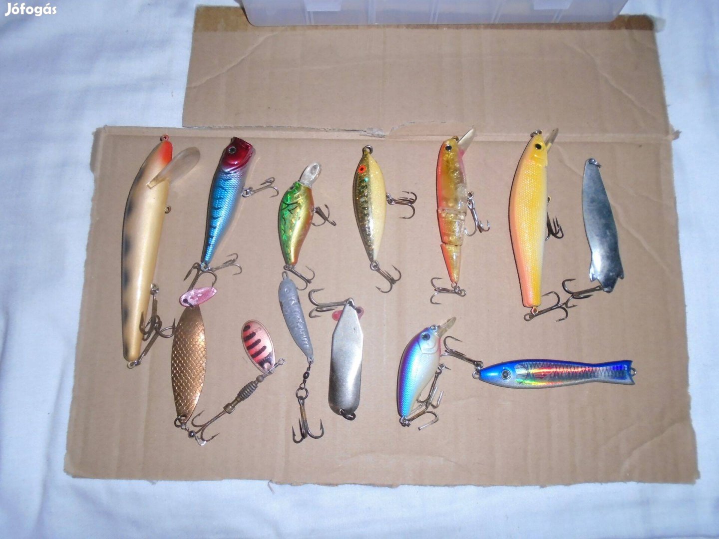 Műcsali dobozban 13 db 3