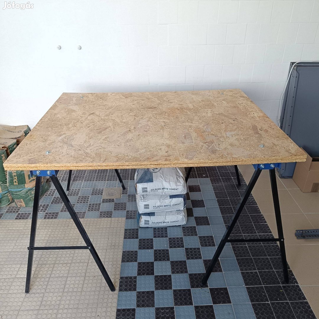 Műhely asztal egyedi készítésű használtan eladó 125x100x80 cm