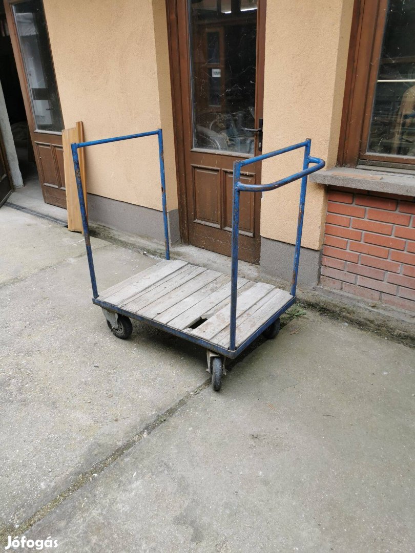 Műhely kocsi