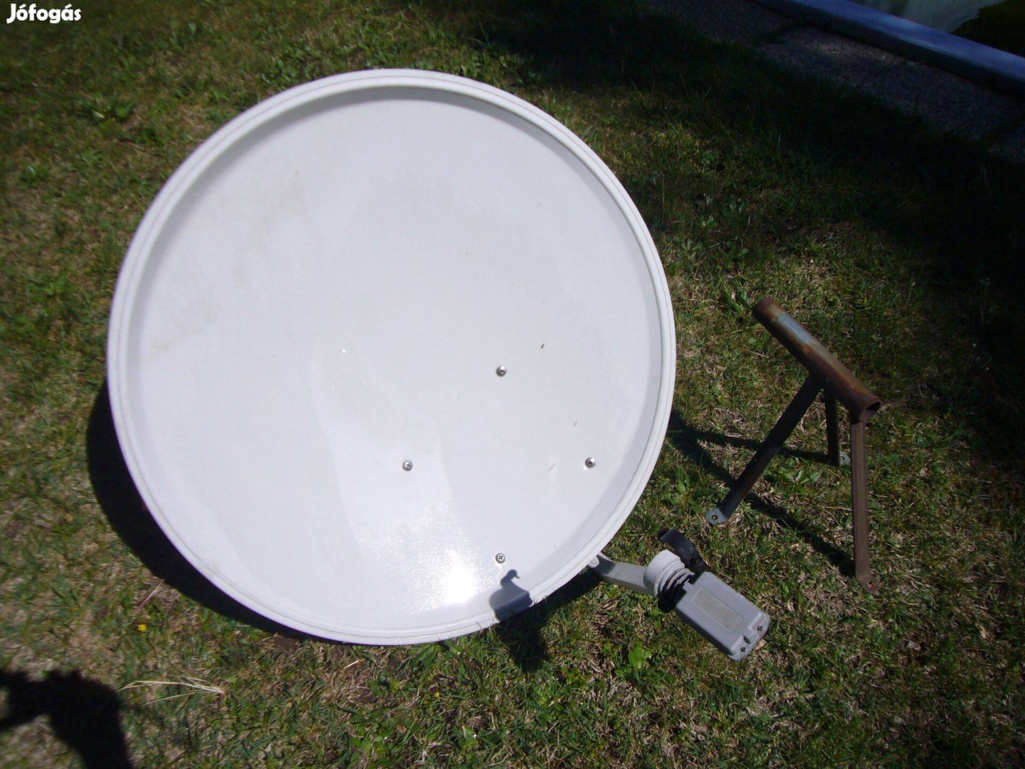 Műholdas antenna 85 cm Veccom fejjel