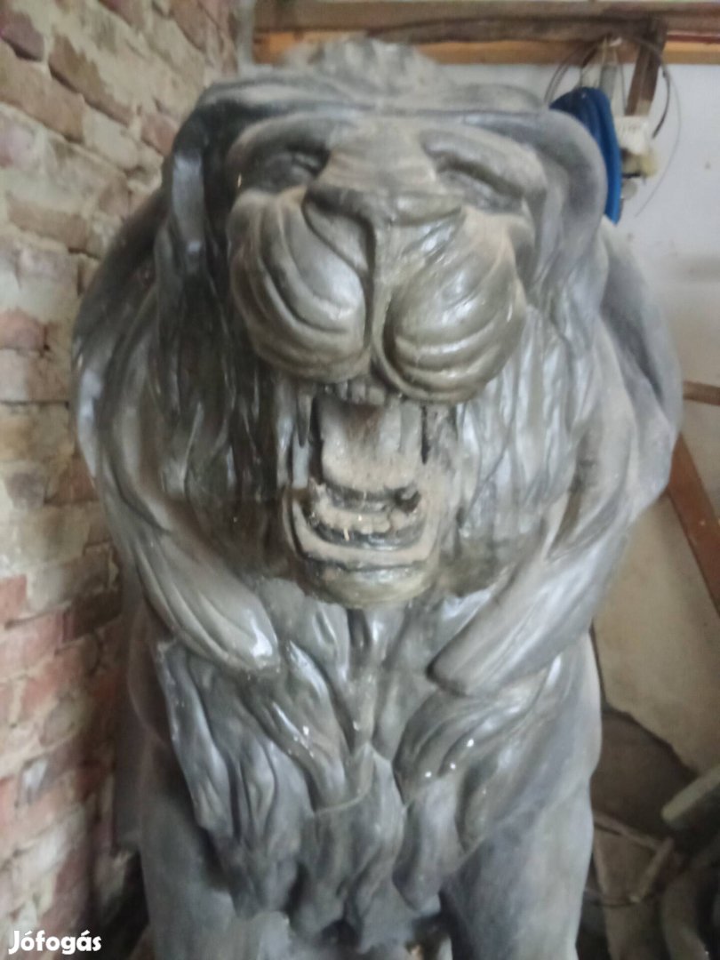 Műkő oroszlán