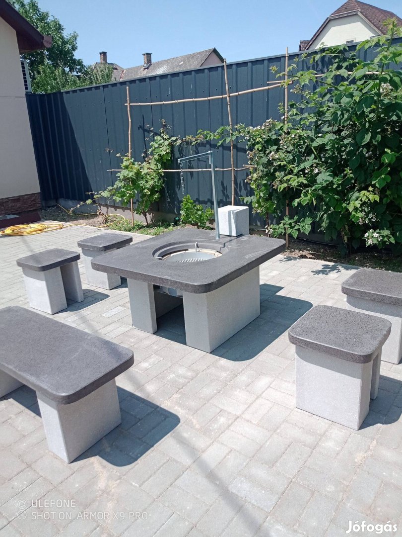 Műkő pad bográcsozóhoz