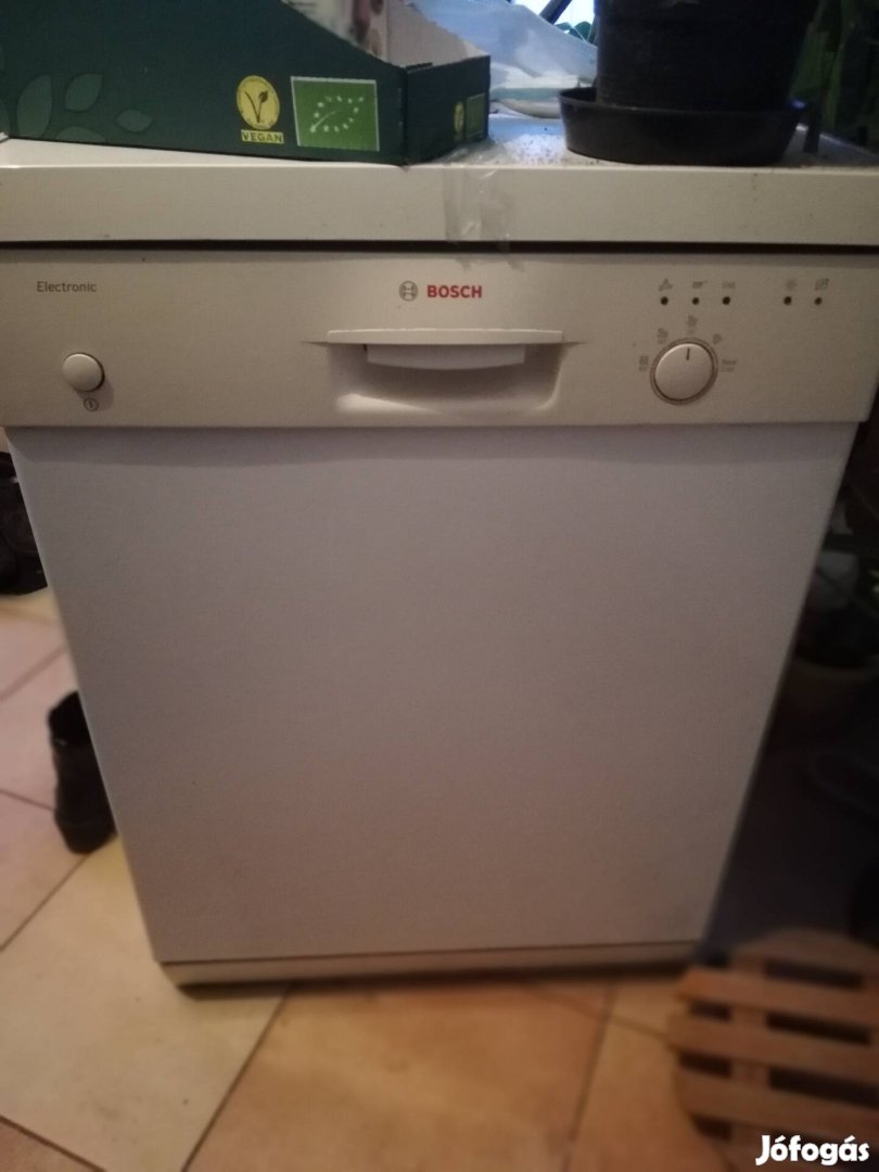 Működő Bosch mosogatógép kedvező áron kis hibával eladó.
