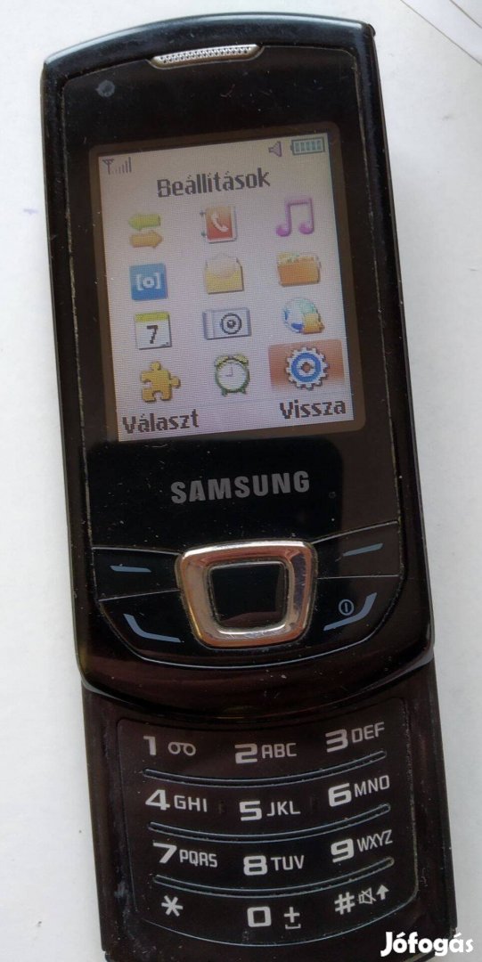 Működő Samsung GT-E2550 flipes (t-mobile-os) mobiltelefon töltővel