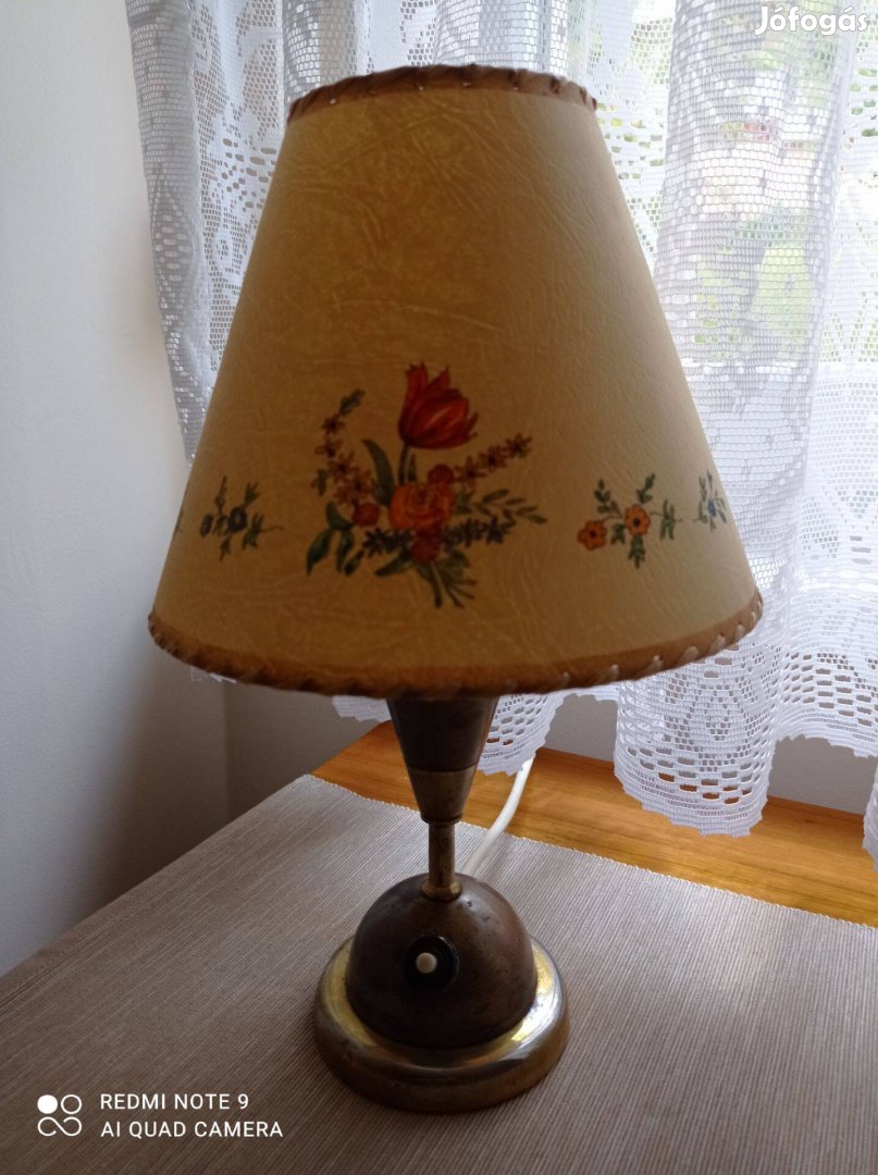 Működő régi asztali lámpa