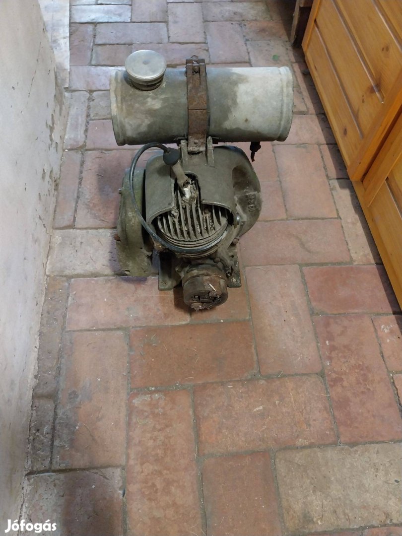 Működő régi magyar stabilmotor.
