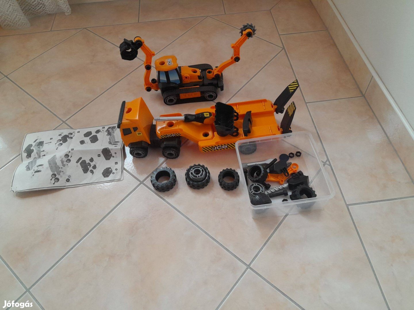 Multi JCB teherautó kotrógéppel