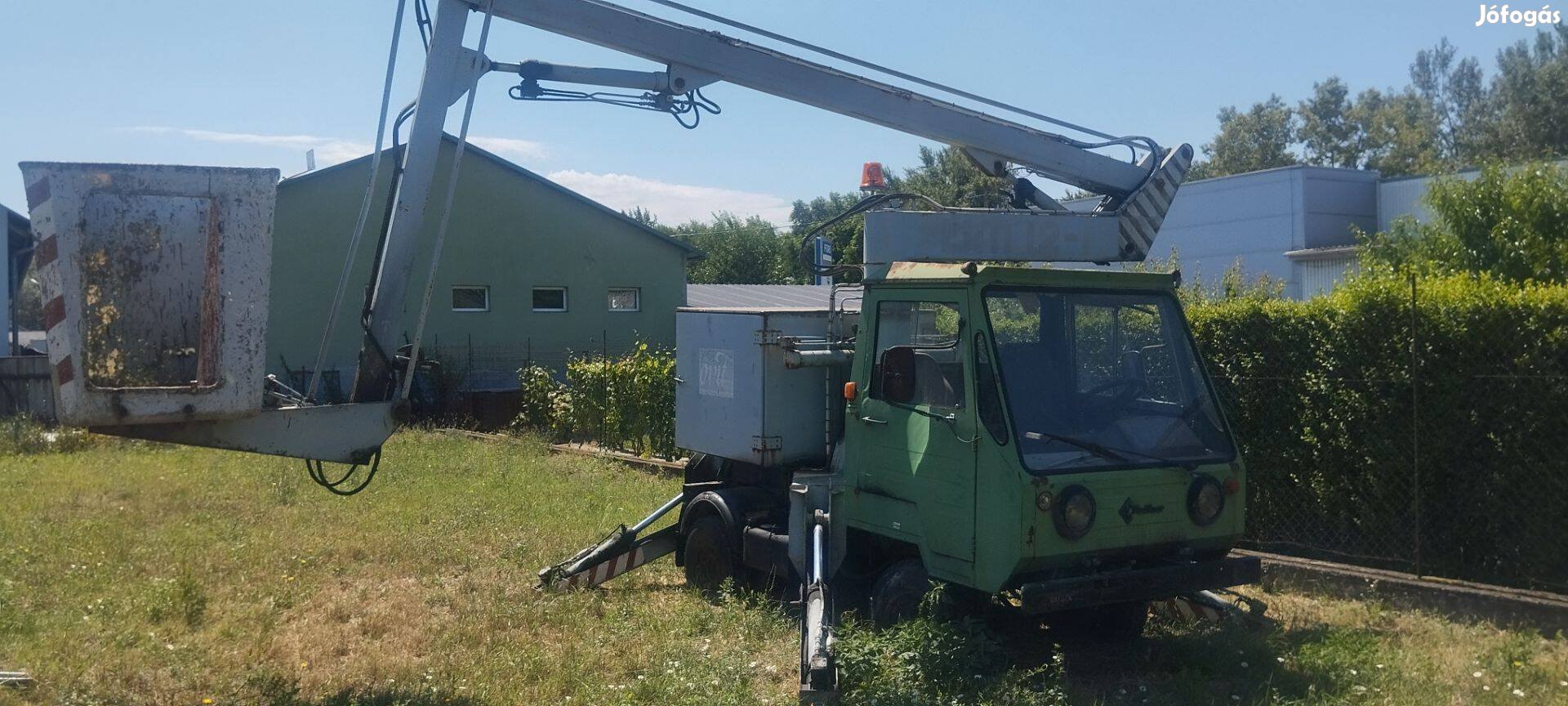 Multicar UM12 kosaras személy emelőgép