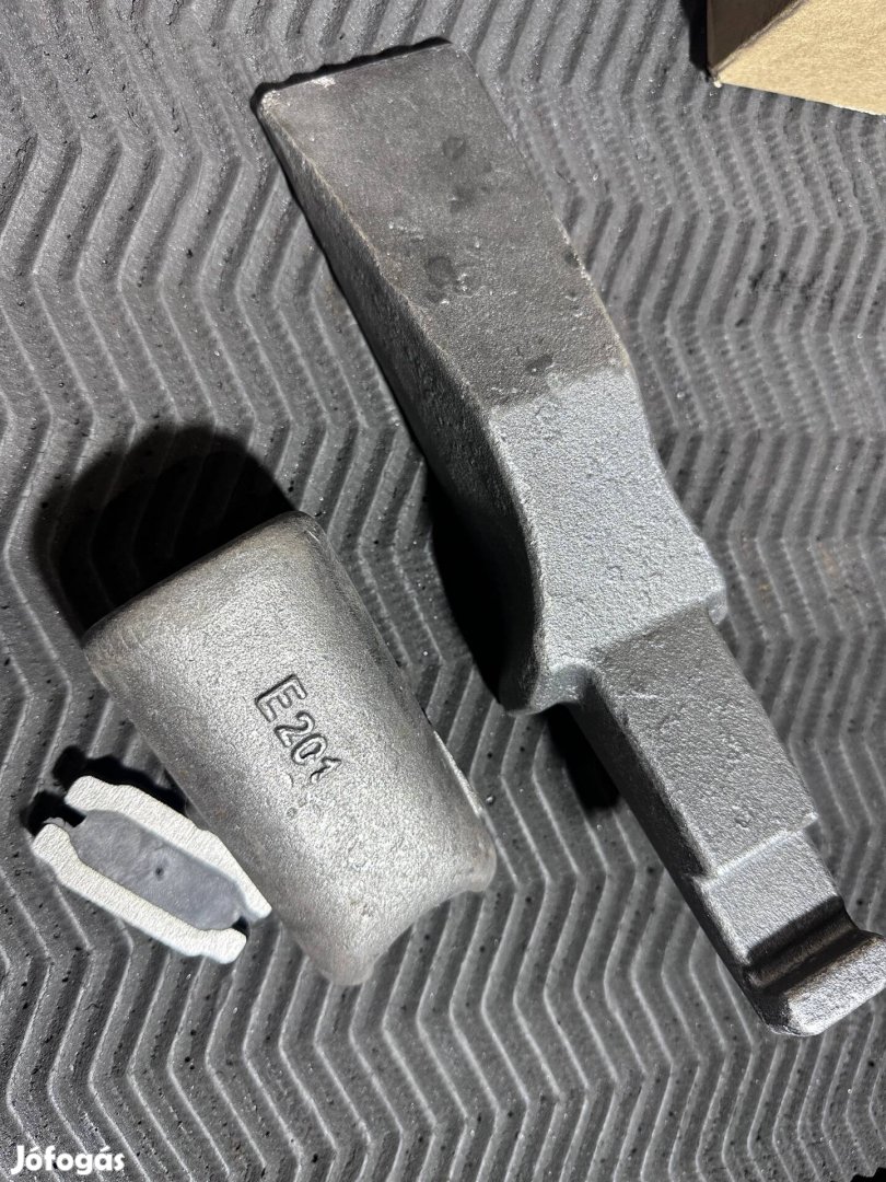 Munkagép kanál köröm