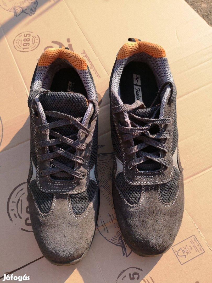 Munkavédelmi cipő 48-as