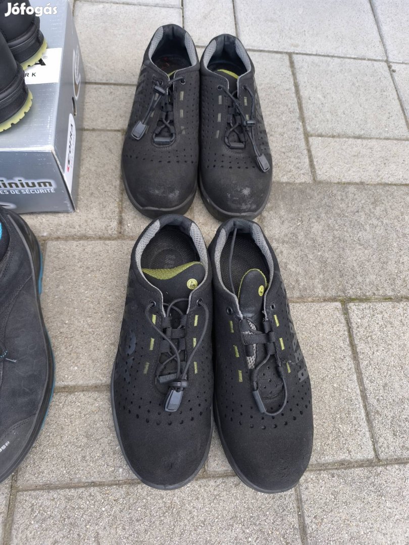 Munkavédelmi cipők 42 és 45 méretben eladóak.