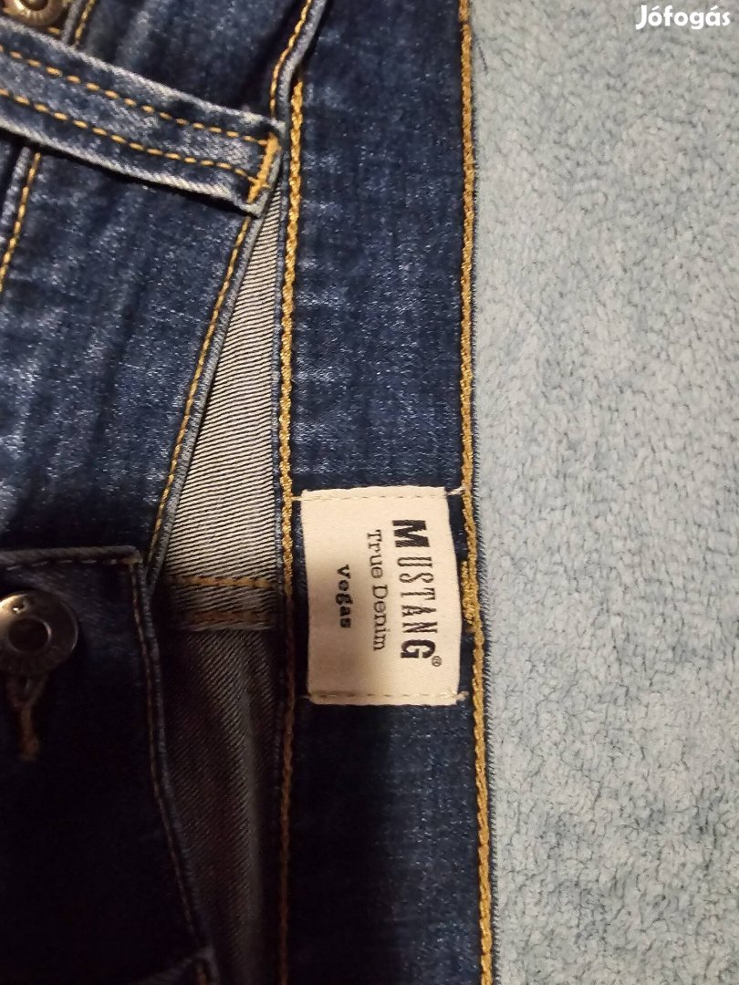Mustan Vegas jeans eladó