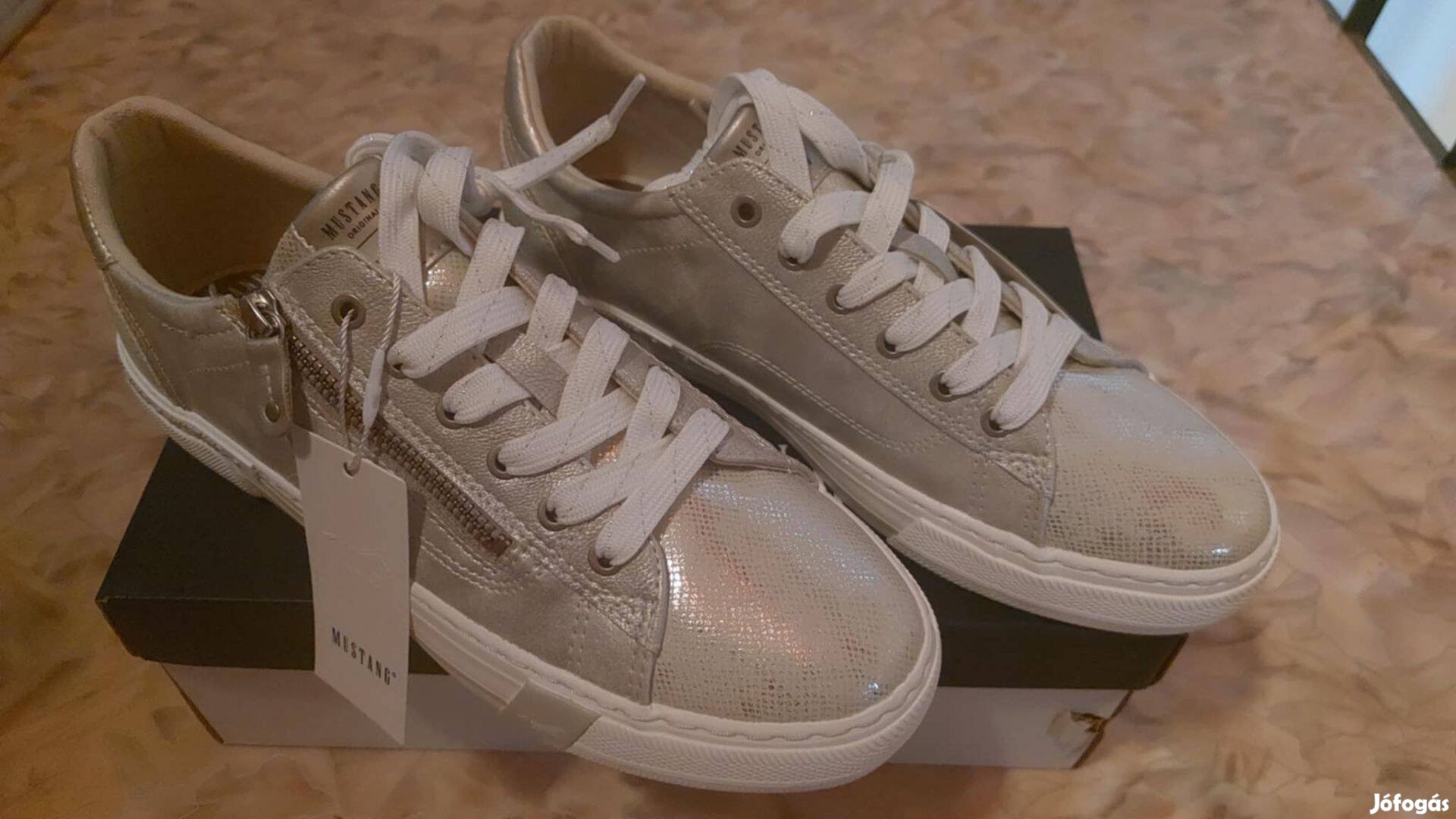 Mustang női ezüst színű cipő 40 méret