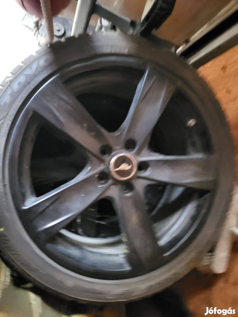 Mustang téli gumi felnikkel