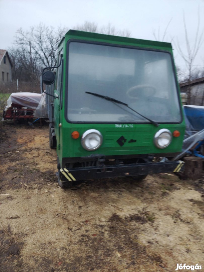 Mutikár kisteherautó 