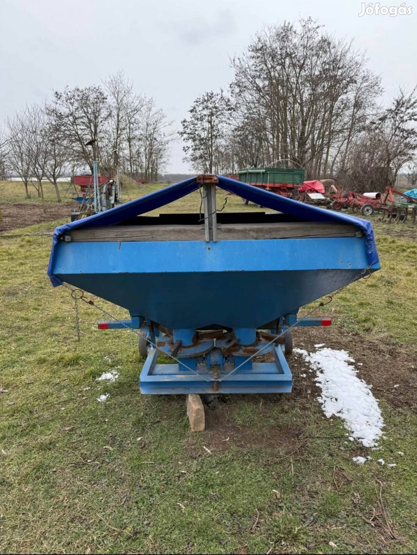 Műtrágyaszóró