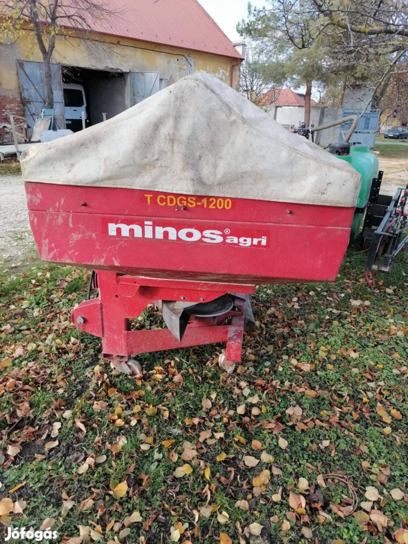 Műtrágyaszóró 2 tárcsás, 1200 kg.-mos