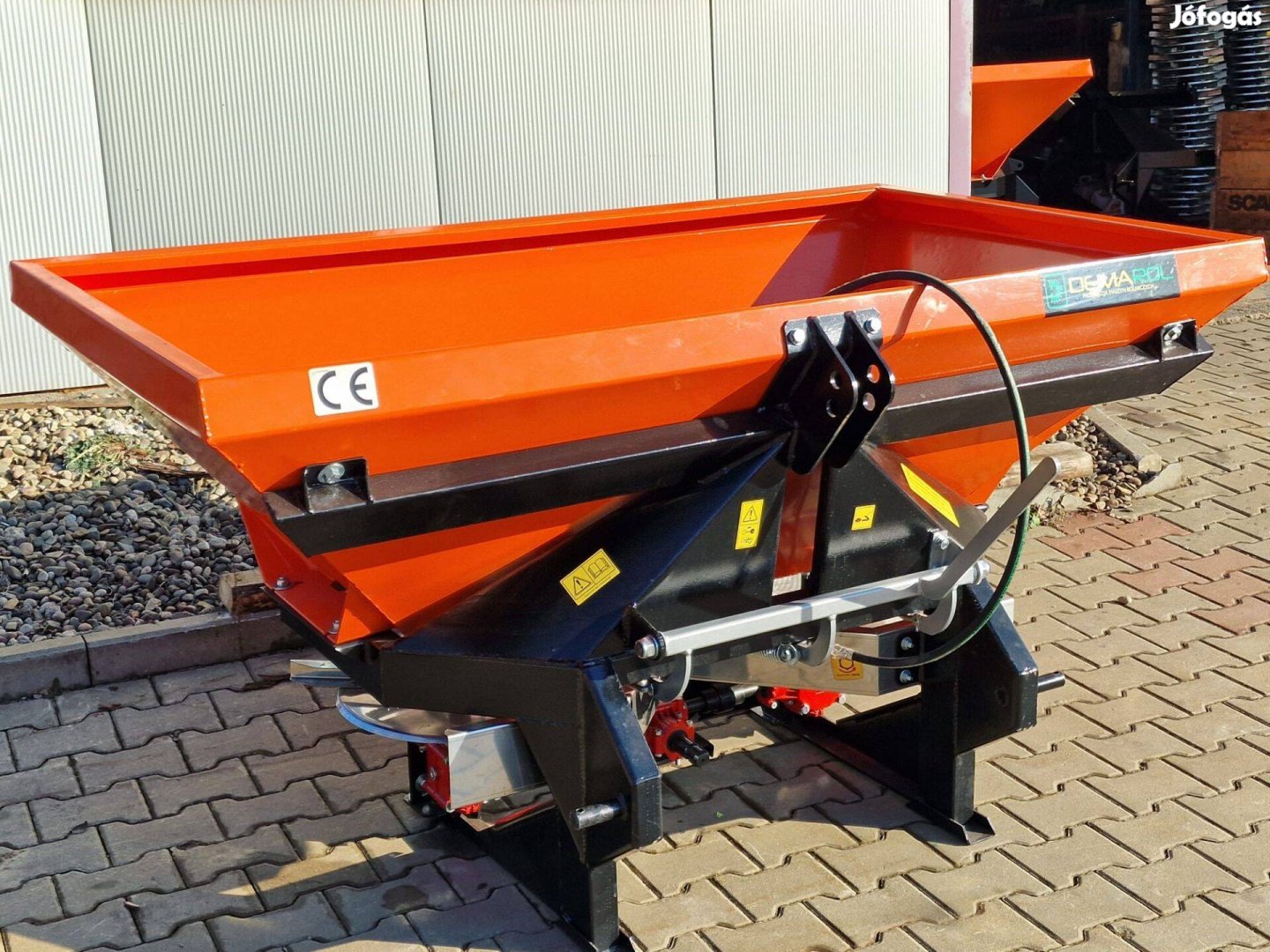 Műtrágyaszóró 2 tárcsás, hidr. nyitás-zárás 1400 literes