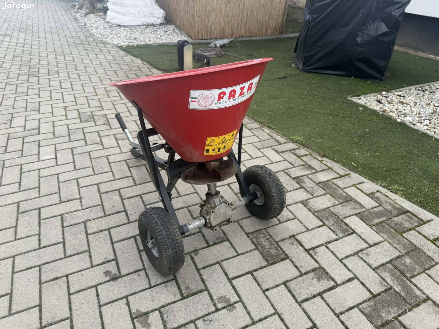 Műtrágyaszóró kiskocsi eladó