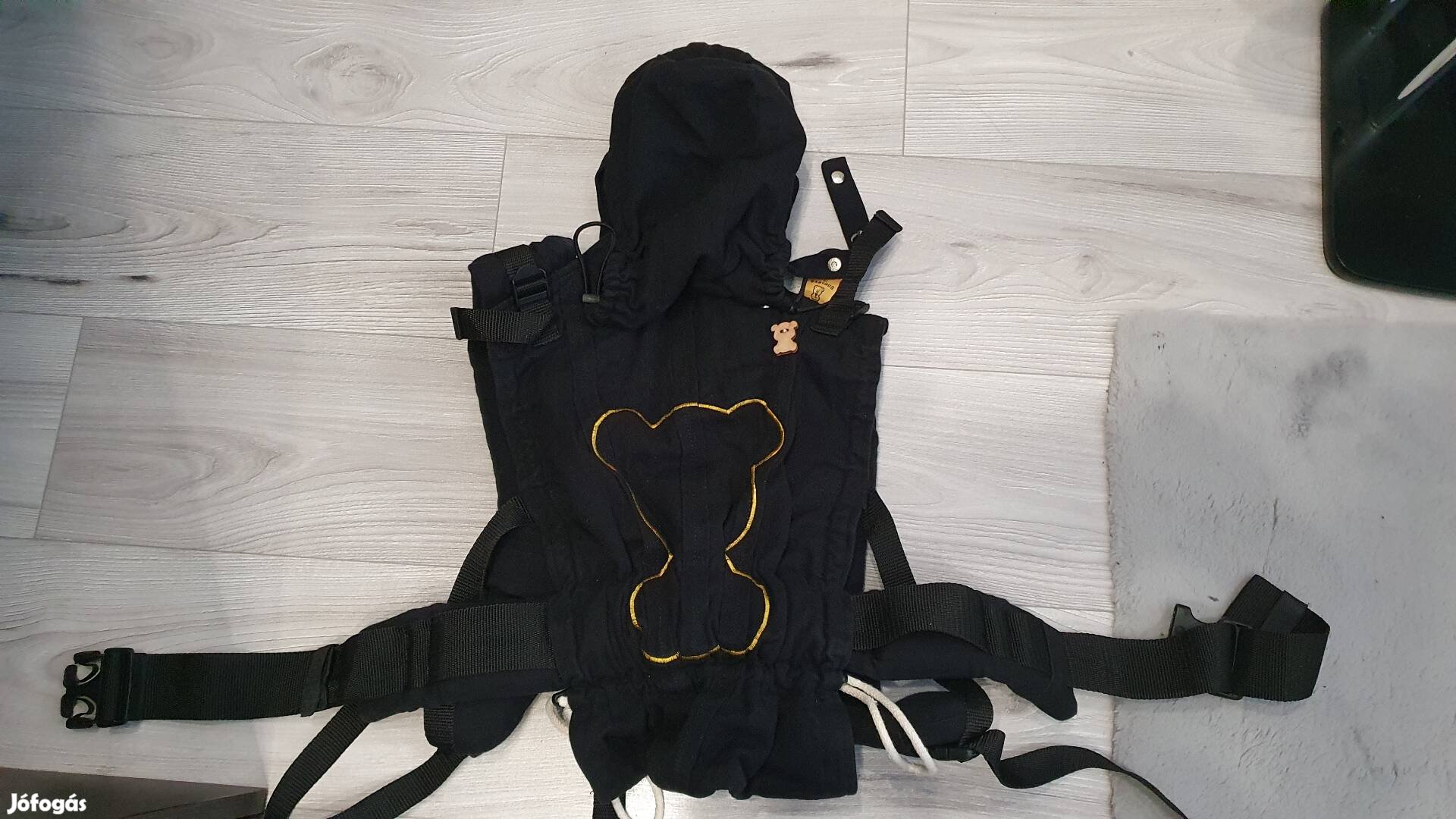 Mybabyhug baba hordozó Macis mintával és kapucnival