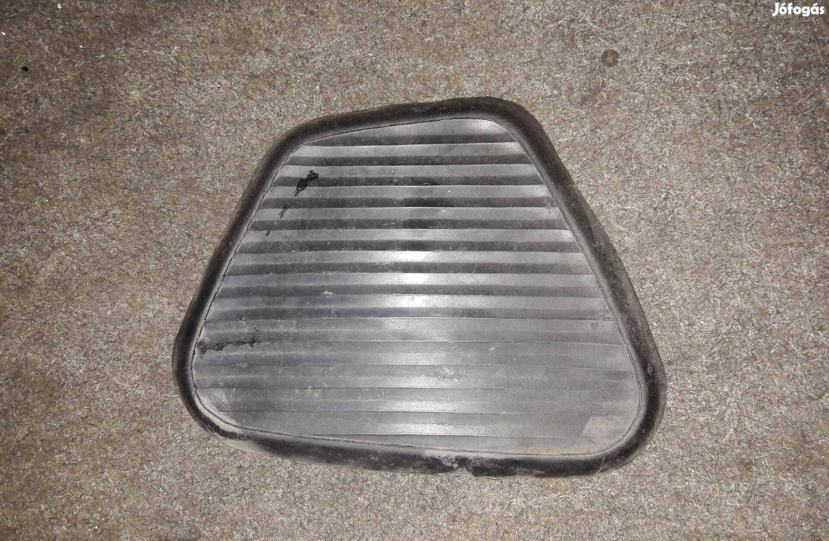 Mz Ts 125 / 150 benzintank térdvédő gumi 1db ( peremre szerelhető )