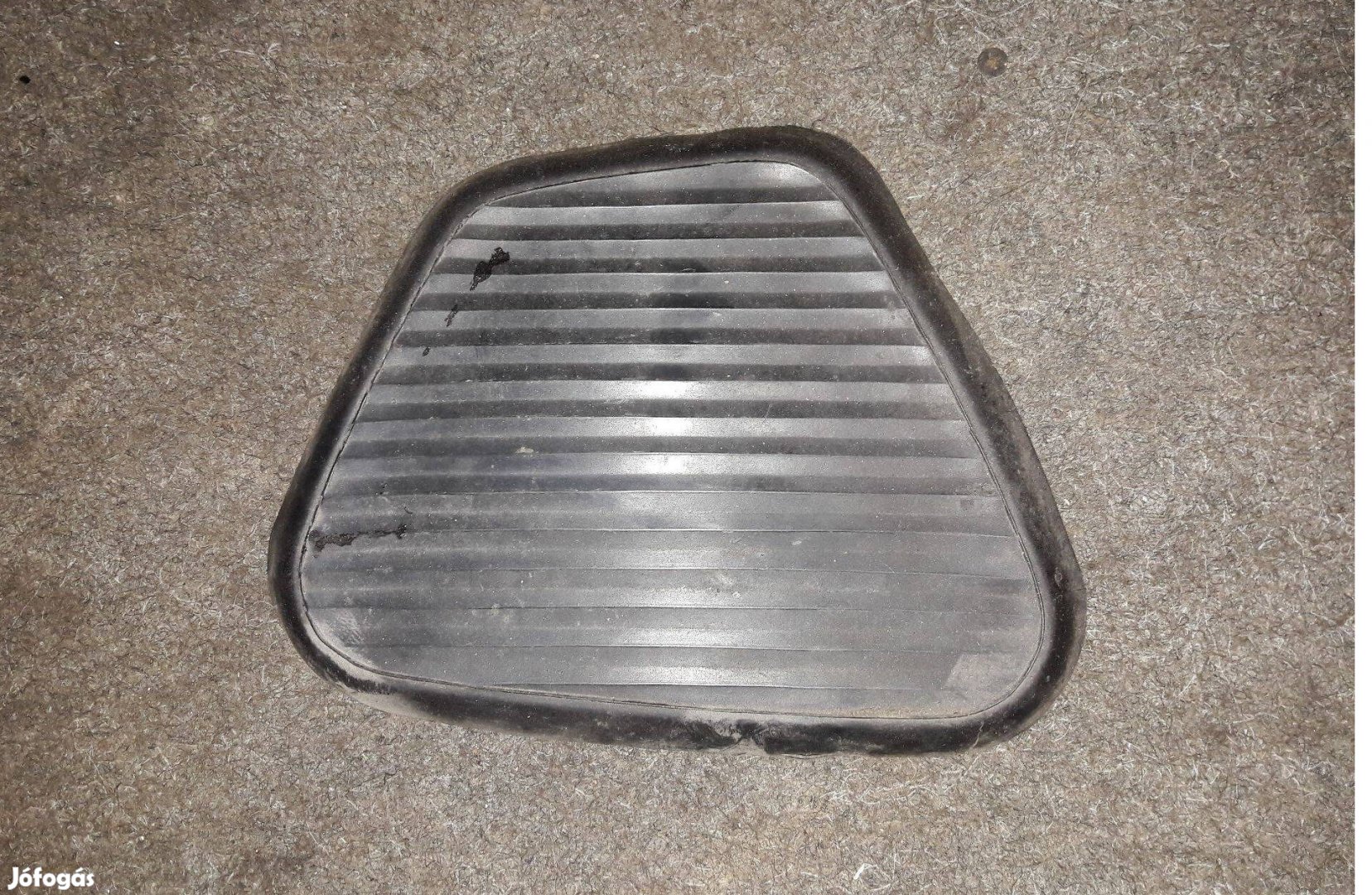 Mz Ts 125 / 150 benzintank térdvédő gumi 1db ( peremre szerelhető )
