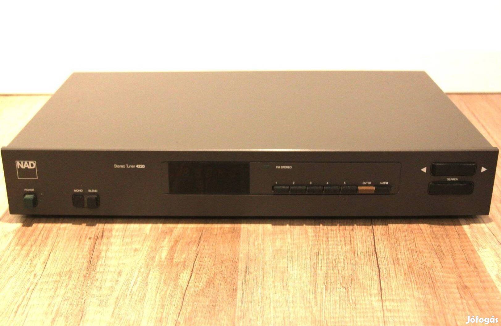 NAD 4220 AM/FM Stereo Tuner