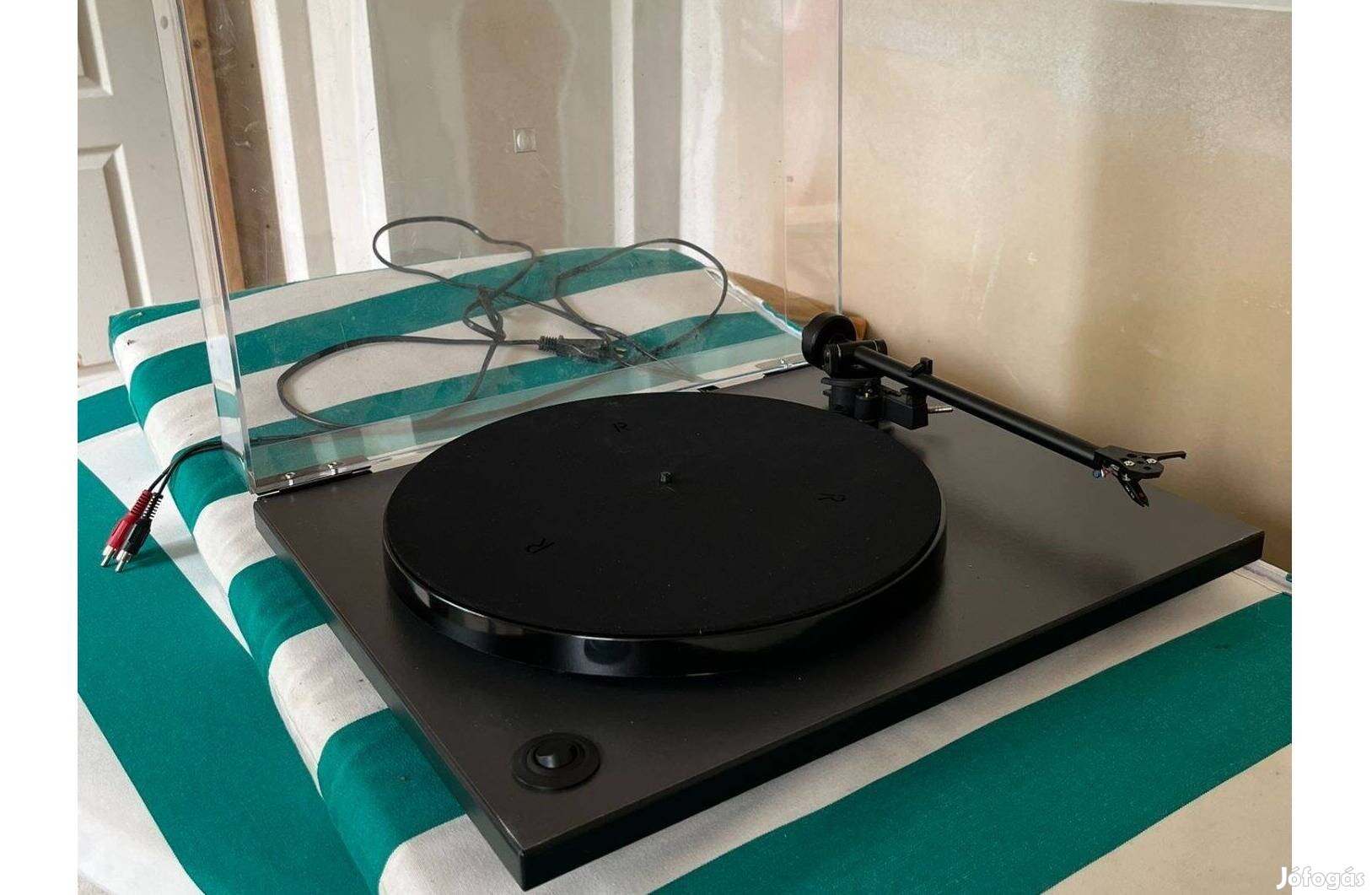 NAD C556 turntable