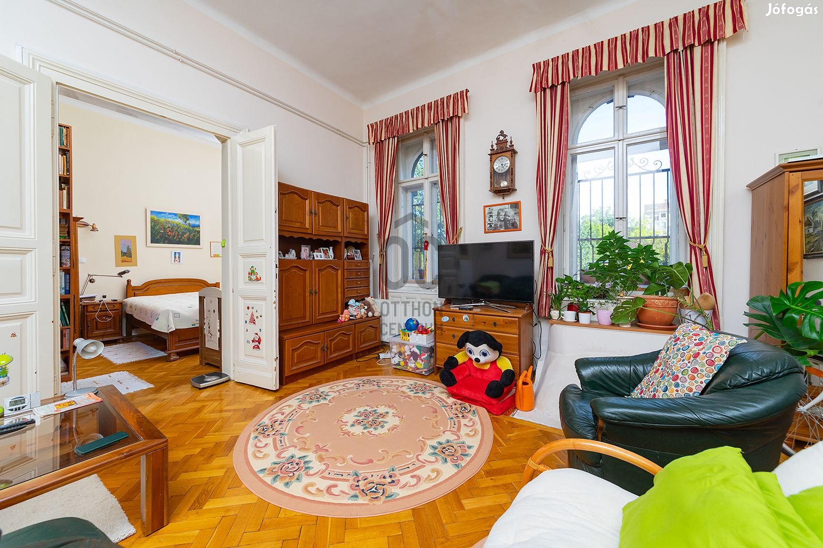 NAGY BELMAGASSÁGÚ POLGÁRI LAKÁS, KITŰNŐ ADOTTSÁGOKKAL.