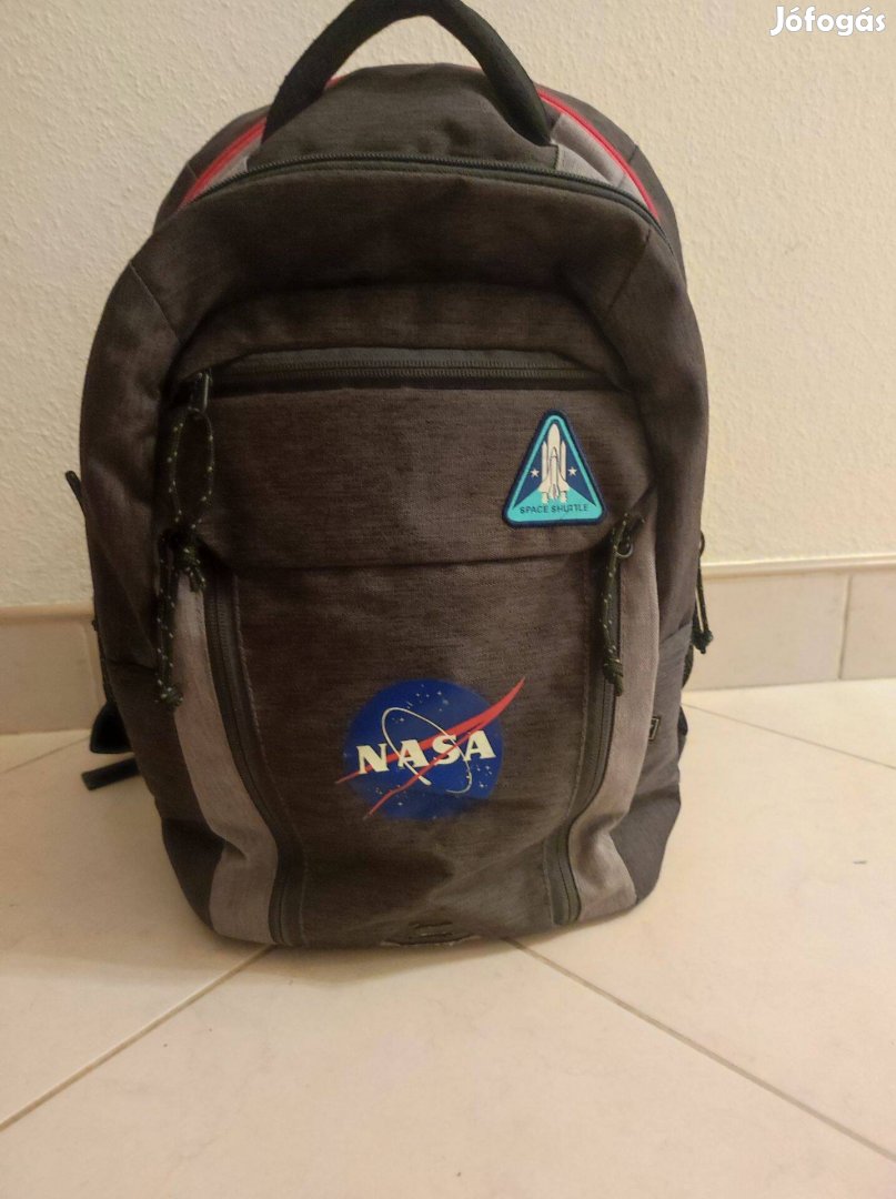 NASA logóval ellátott ergonomikus iskolatáska/hátizsák (Ars Una)