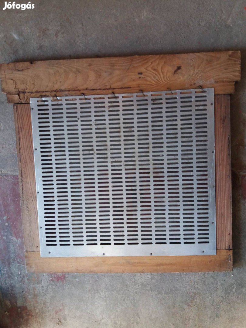 NB kaptárba való használt válaszfal anyaráccsal