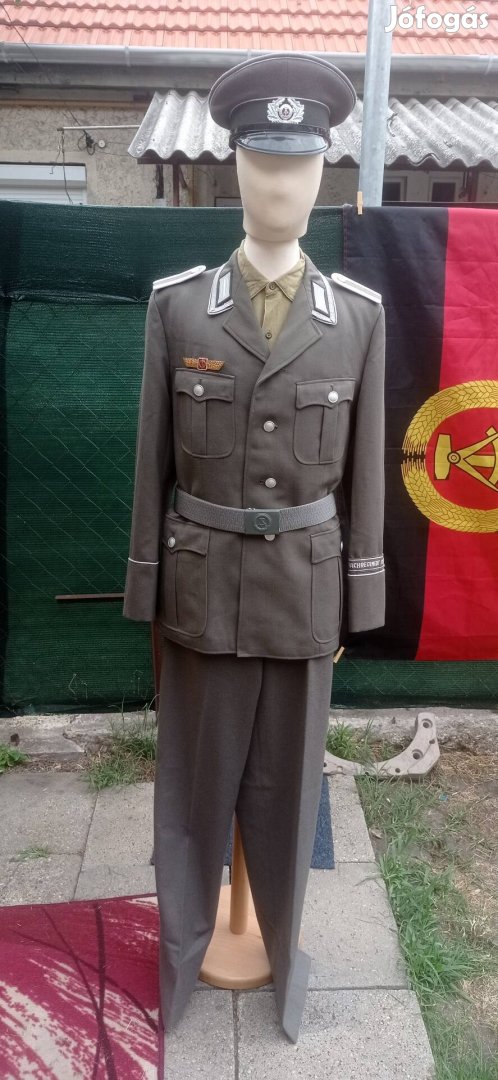 NDK egyenruha szett zászlóval együtt eladó.