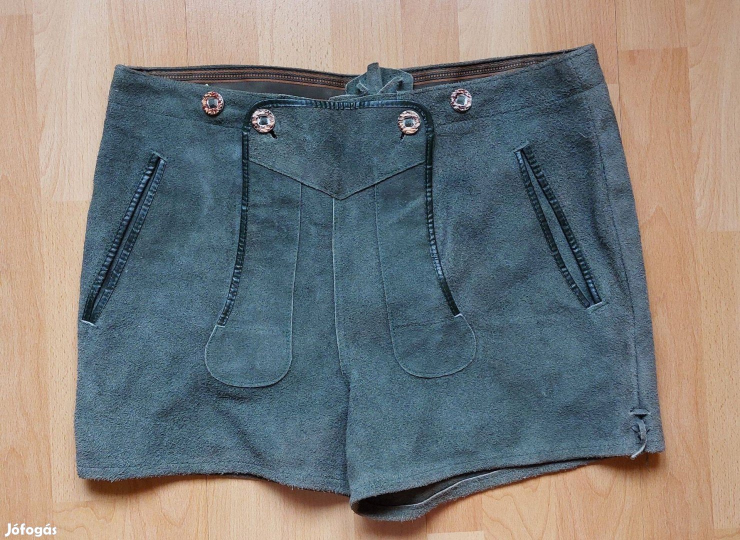 NDK gyártmányú férfi szarvasbőr nadrág és bajor parasztkalap