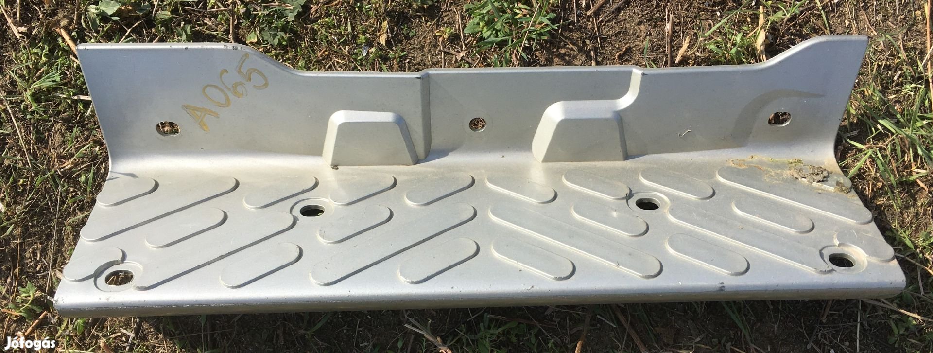 NISSAN VANETTE 1999-2011 Hátsó BELÉPŐ Bontott eladó