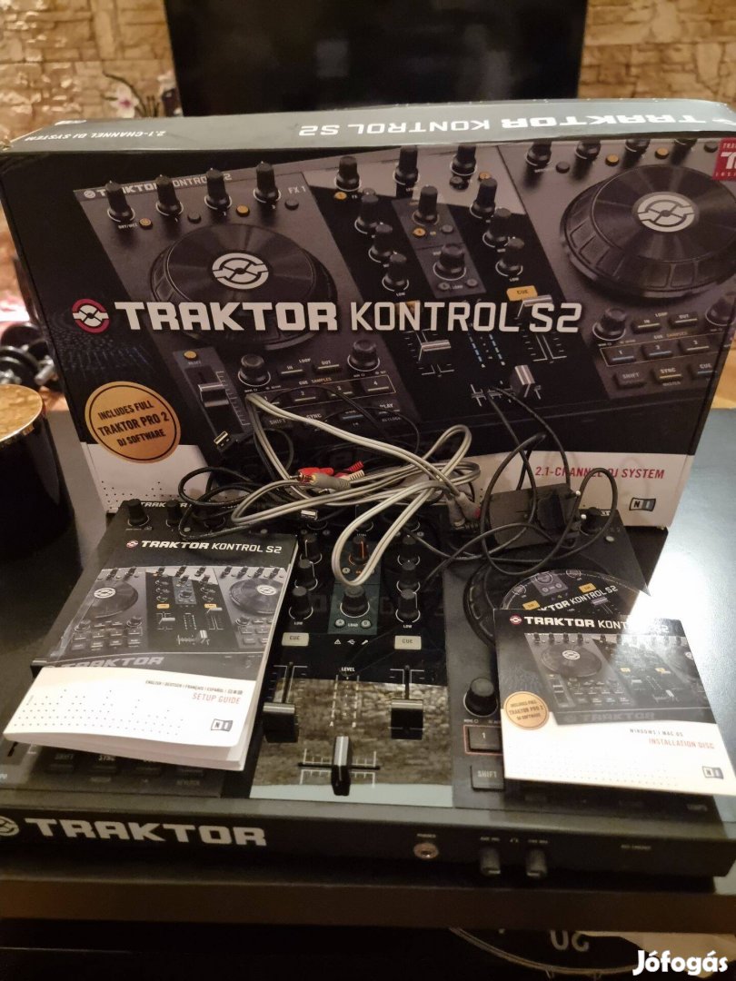 NI Traktor Kontrol S2, teljes készlet dobozában. DJ Controller