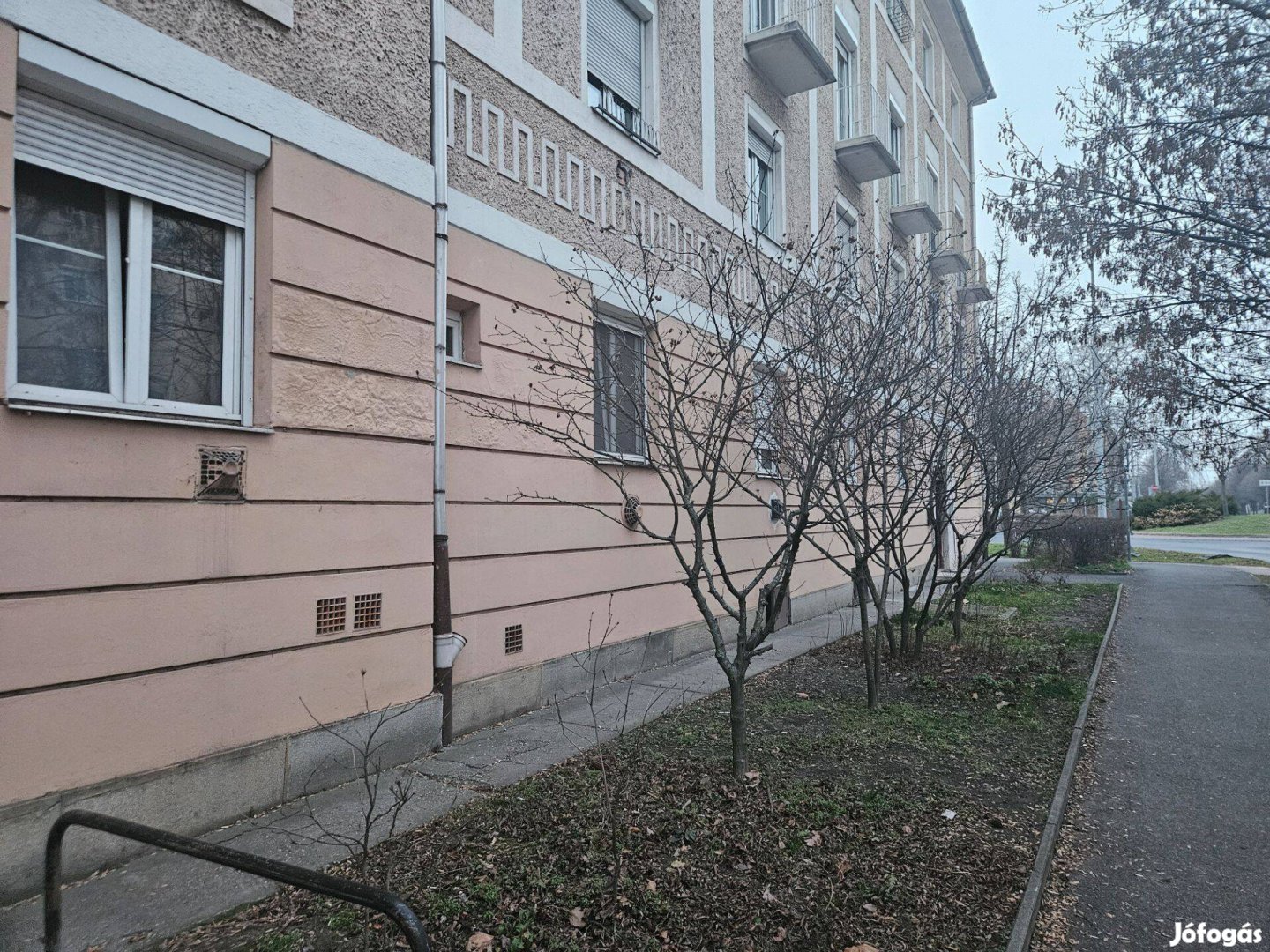 Nádorvárosban 3 szobás erkélyes tégla lakás eladó!