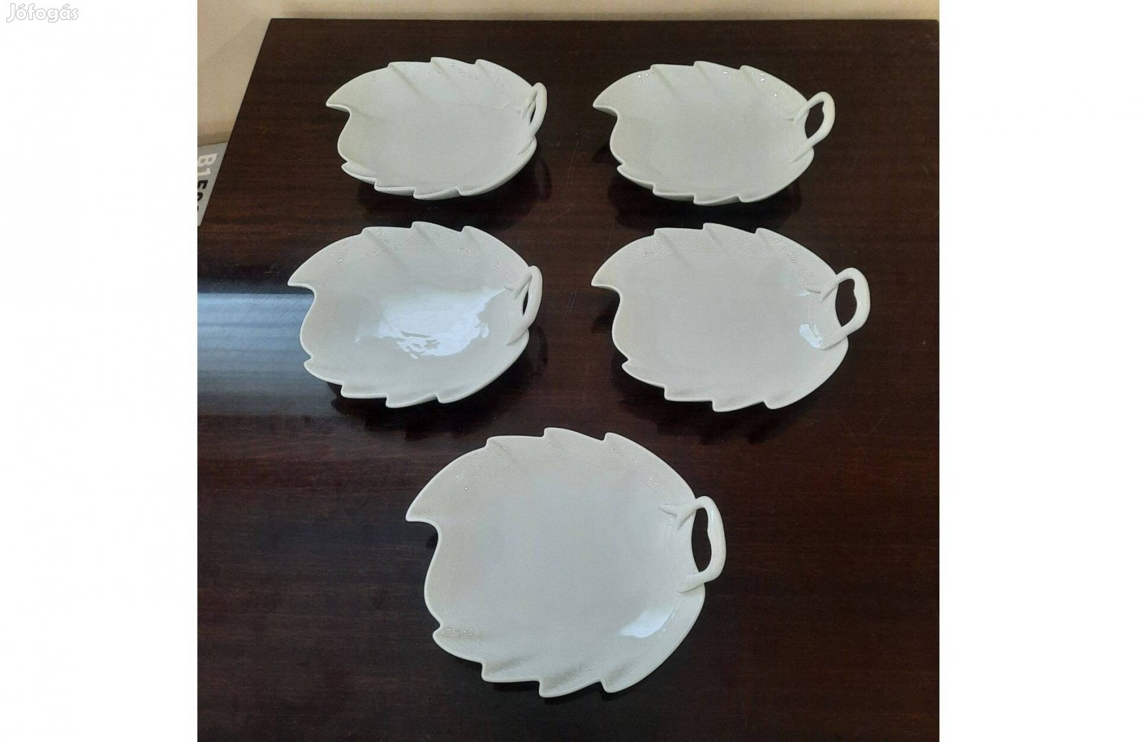 Nagy Fehér Herendi porcelán füles levél alakú kínáló tál
