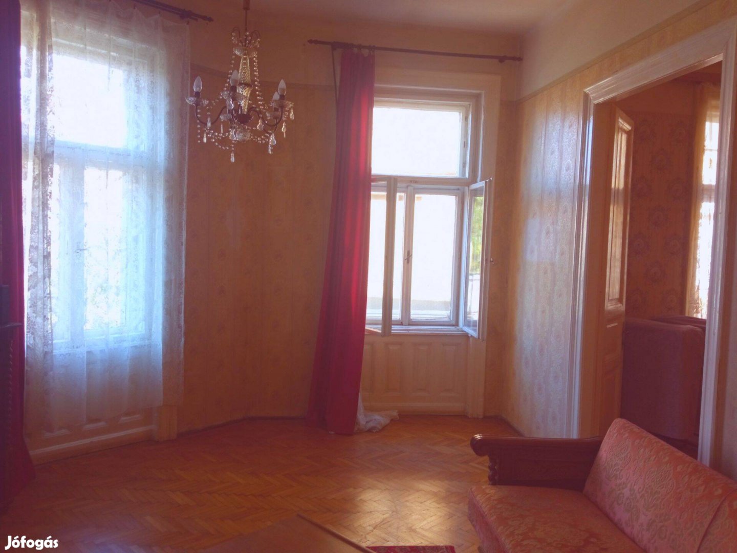 Nagy Fuvaros utcában lakás eladó