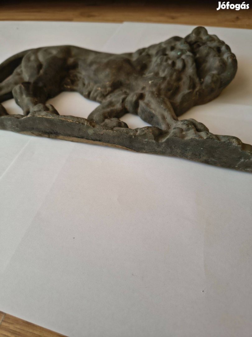 Nagy antik oroszlán