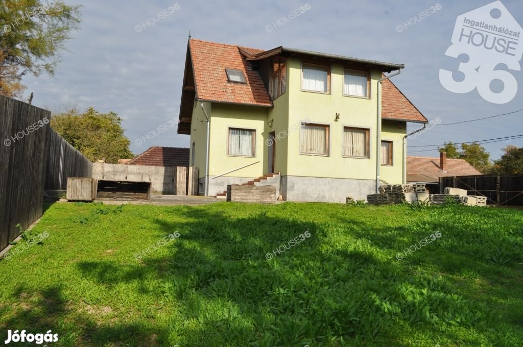 Nagy családi ház szép kilátással Csépán.