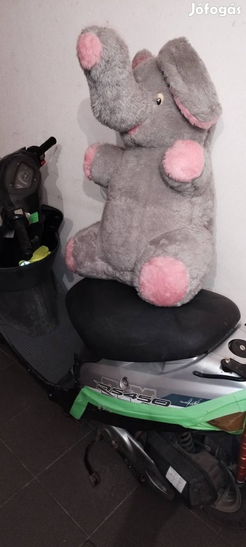 Nagy elefánt plüss 70cm magas 55 cm széles 3500 .-ft