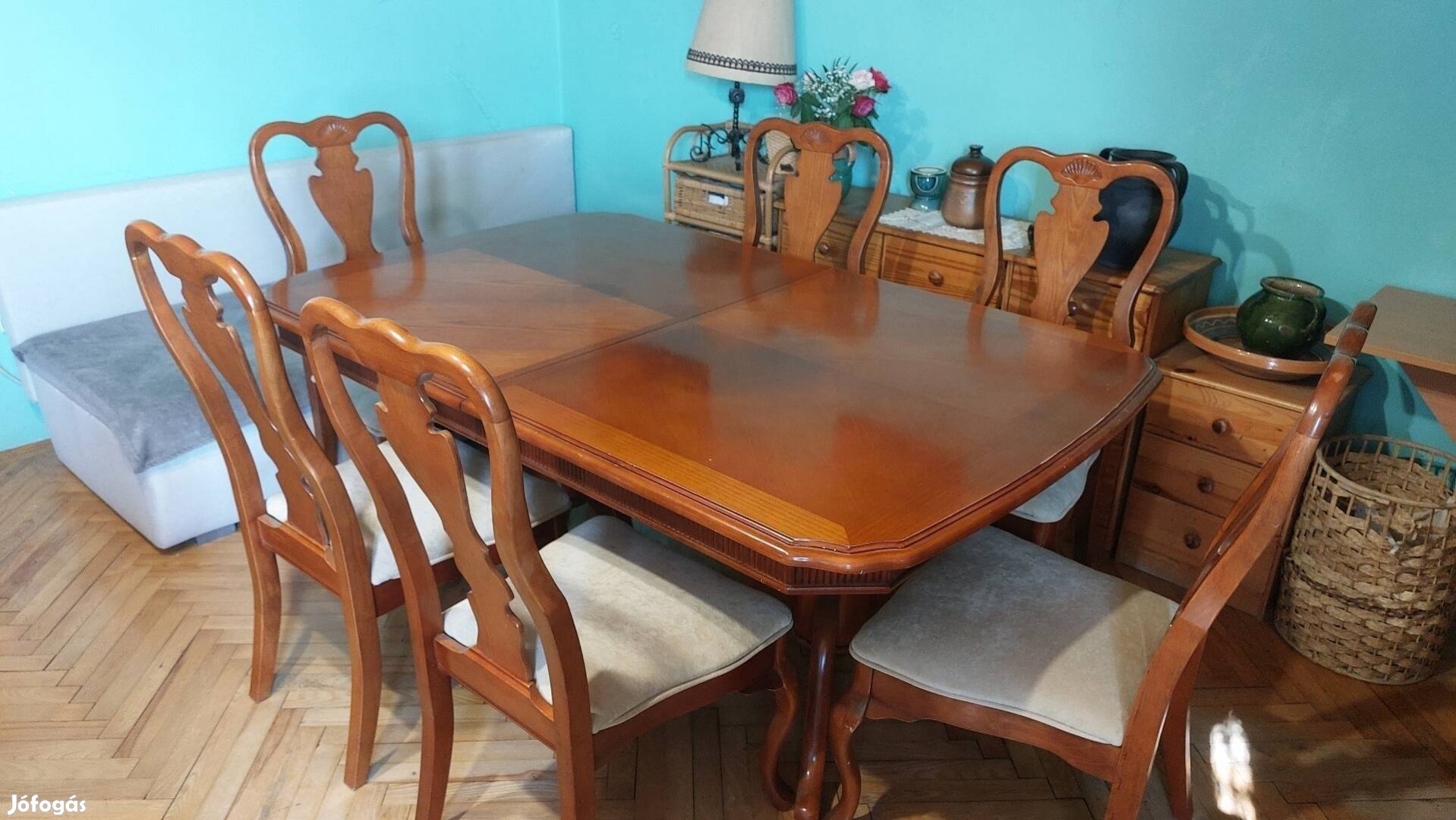 Nagy étkező asztal 6 db székkel