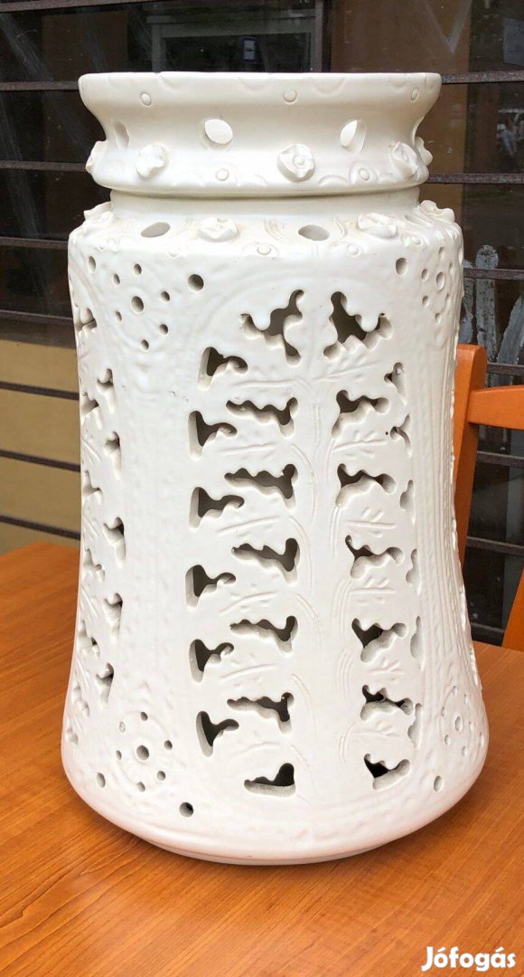 Nagy fehér áttört mintás padló váza